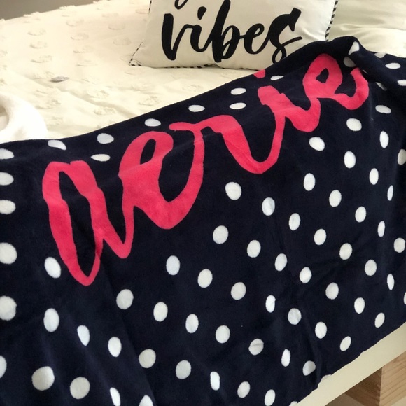 aerie Accessories - Aerie Blanket
